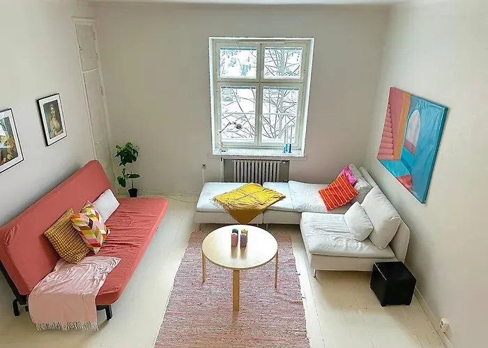 Cute Loft By Tram Stop